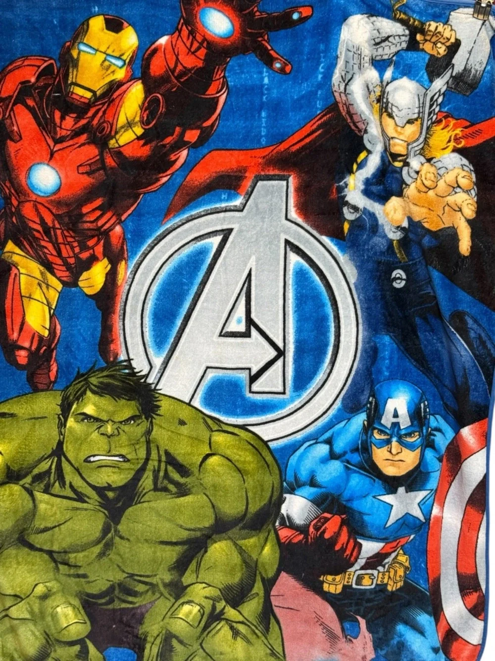 Marvel Avengers Iconic Character Blanket Hulk, Captain America, Iron Man, Thor
